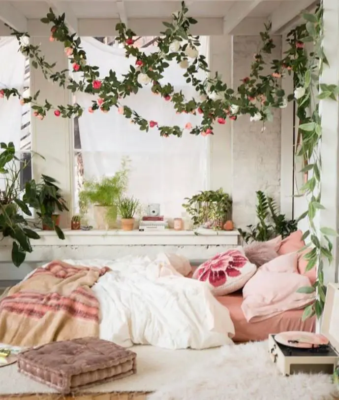 15 Beautiful Ways To Decorate Your Room With Flowers - Feminine Buzz