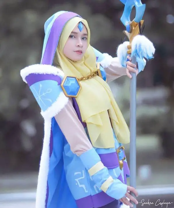 crystal maiden cosplay by hijab cosplayer saakira izumi 