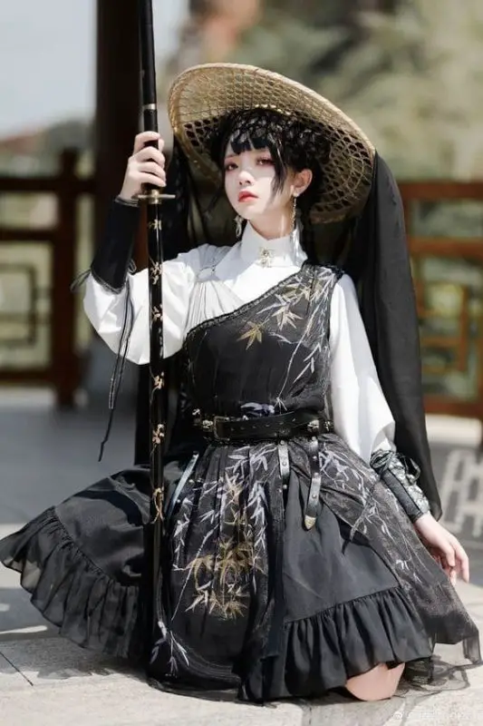 30 Epic Katana Pose To Hold Samurai & Katana Sword In Style - Feminine Buzz